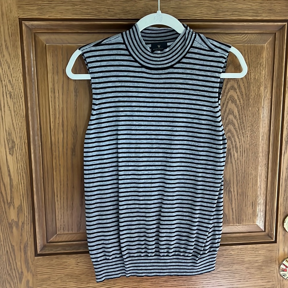 Brand New Women’s sleeveless mock turtleneck tank top, size large.